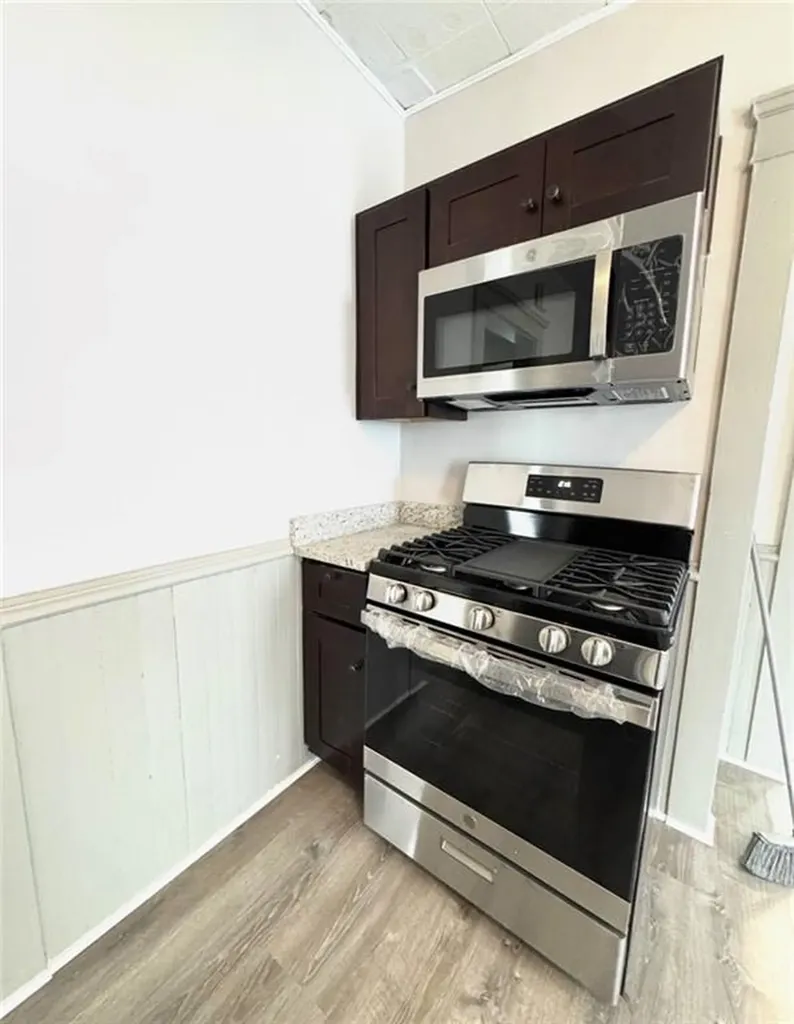 31 33 Richter Street Providence RI 02908