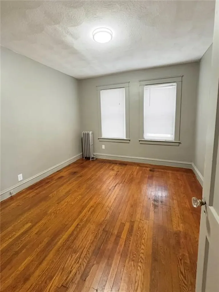 31 33 Richter Street Providence RI 02908
