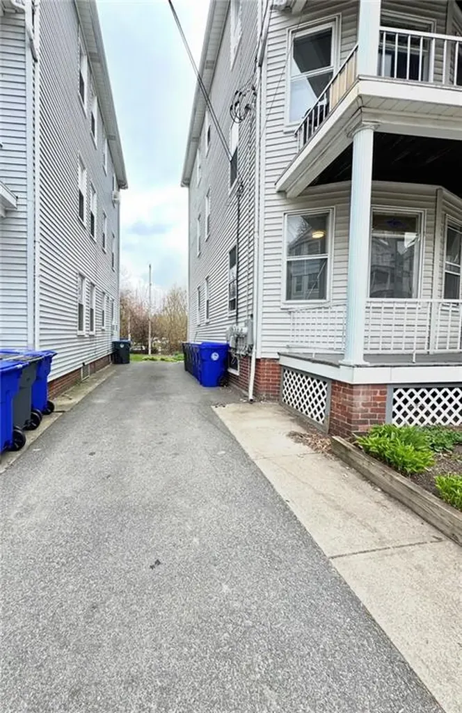 31 33 Richter Street Providence RI 02908