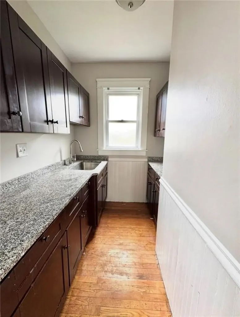 31 33 Richter Street Providence RI 02908