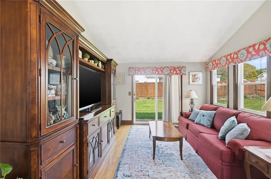 123 Royal Avenue Cranston RI 02920