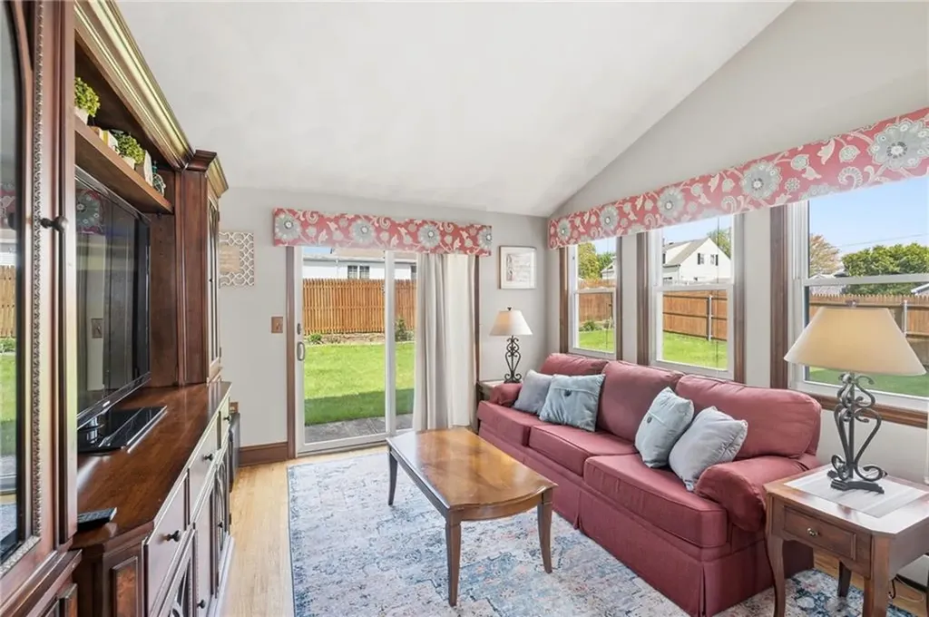 123 Royal Avenue Cranston RI 02920