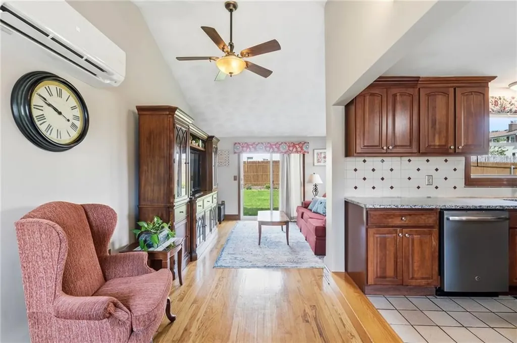 123 Royal Avenue Cranston RI 02920