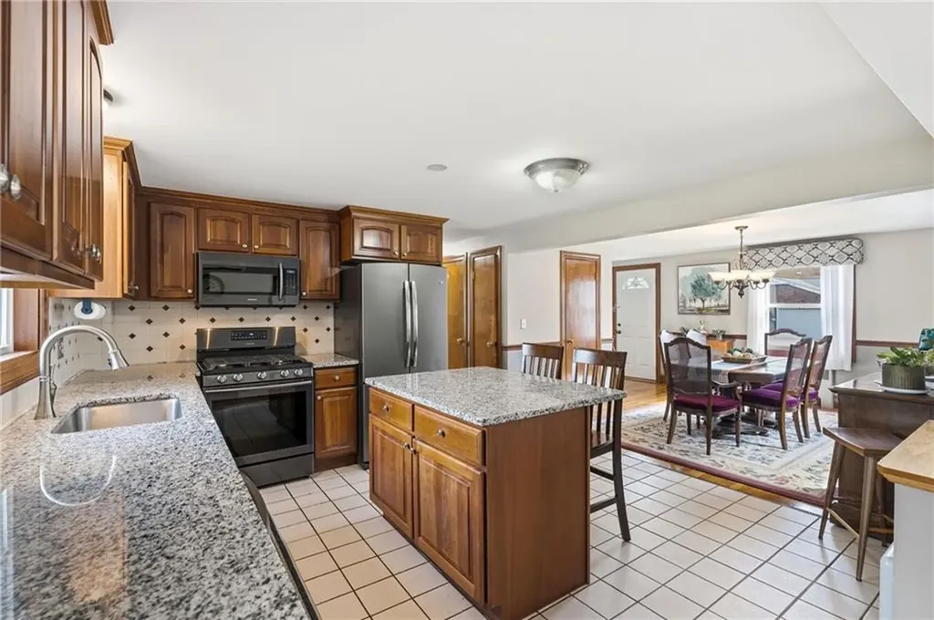 123 Royal Avenue Cranston RI 02920