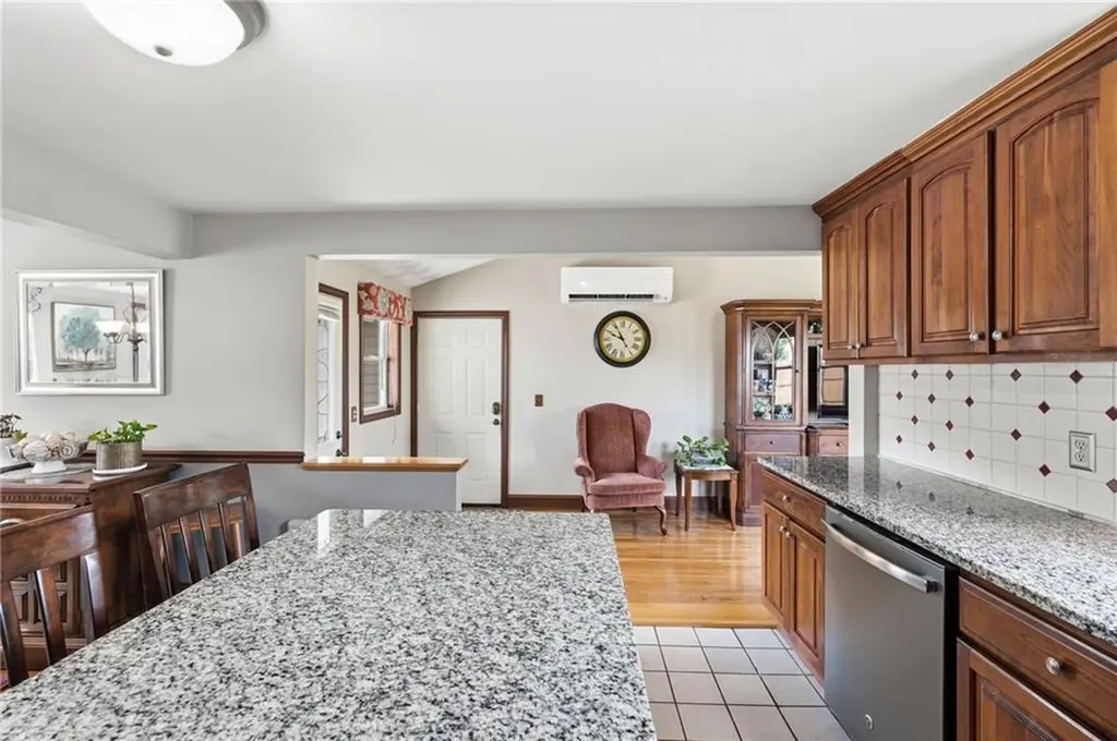 123 Royal Avenue Cranston RI 02920
