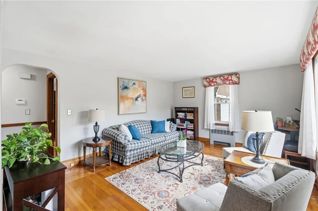 123 Royal Avenue Cranston RI 02920