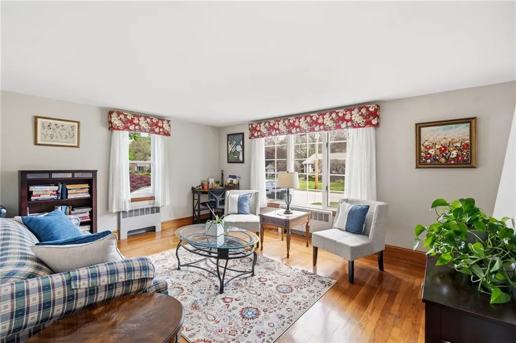 123 Royal Avenue Cranston RI 02920