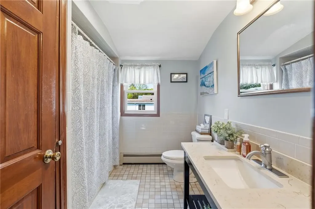 123 Royal Avenue Cranston RI 02920