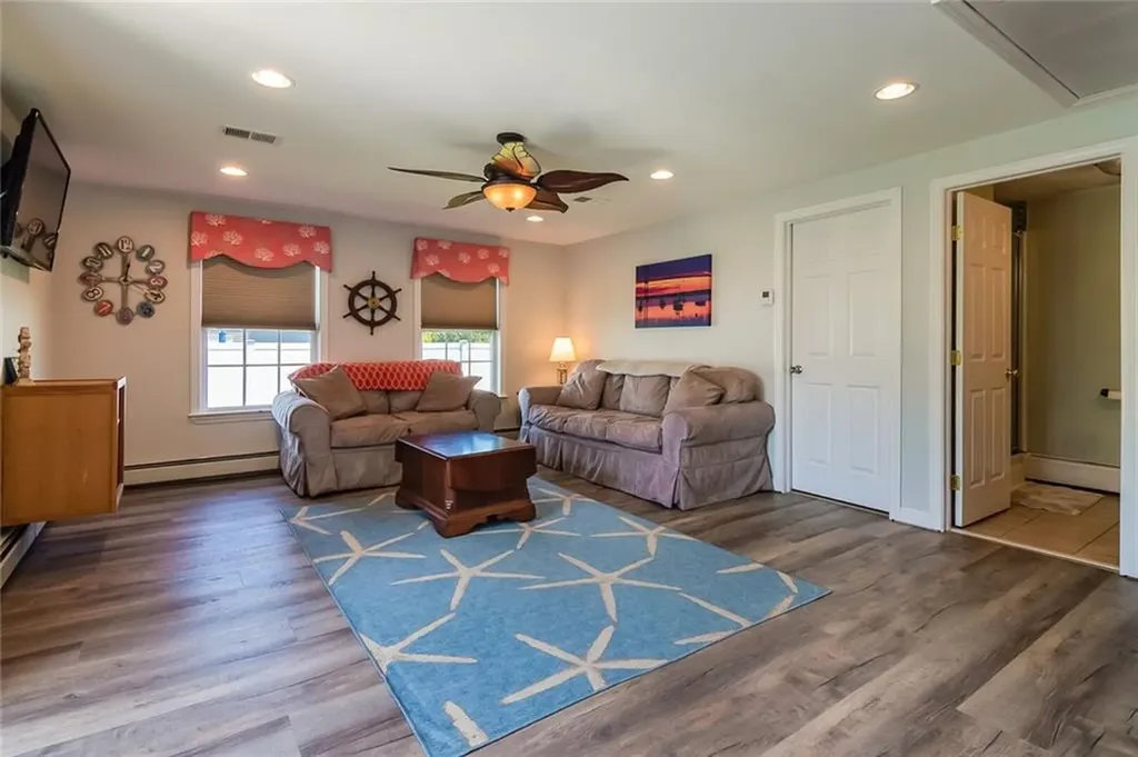 39 Davisville Lane Narragansett RI 02882
