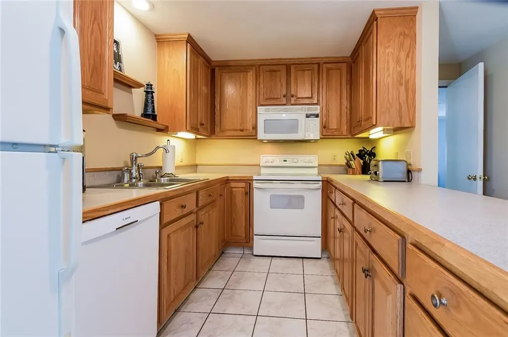39 Davisville Lane Narragansett RI 02882