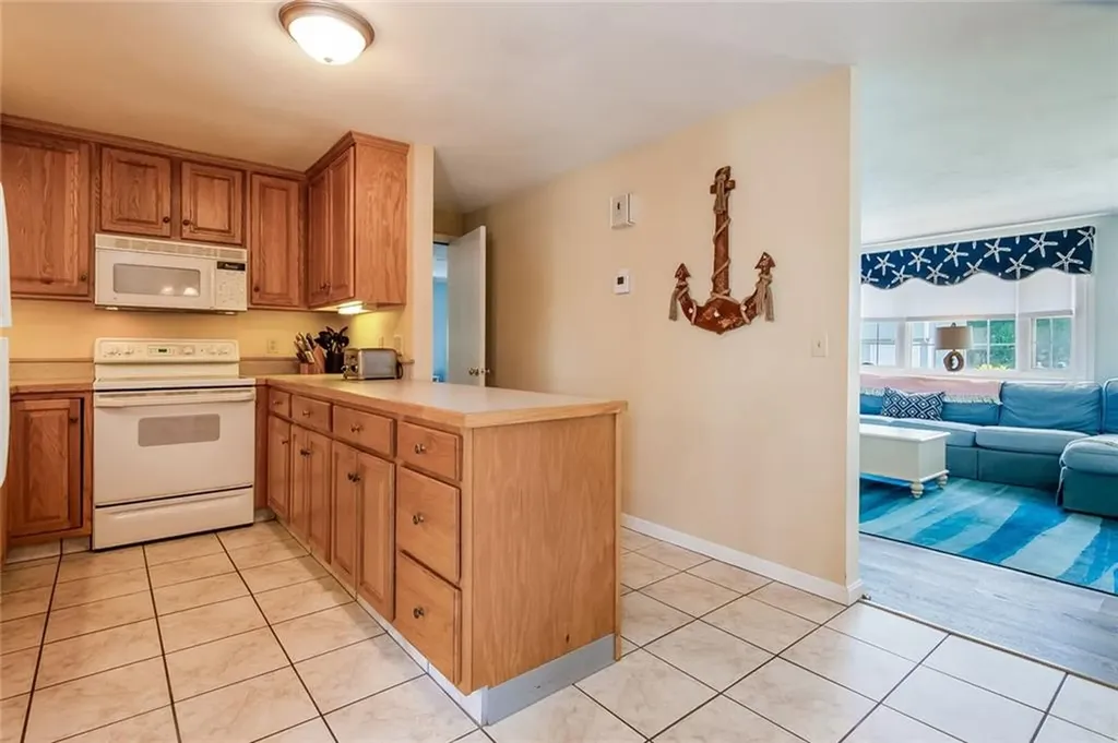 39 Davisville Lane Narragansett RI 02882