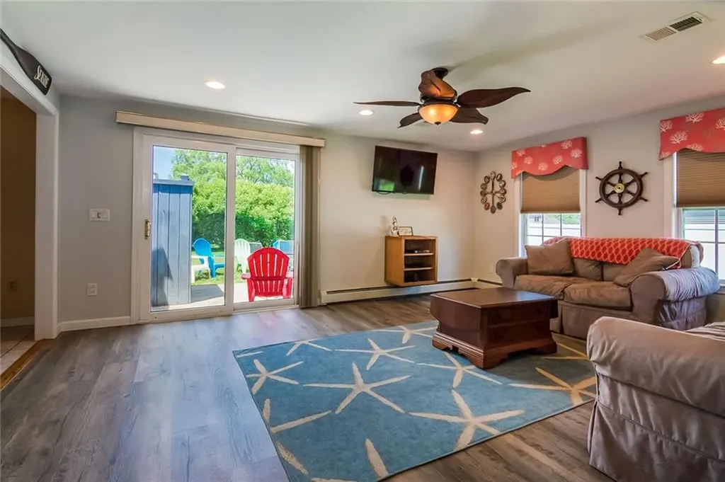 39 Davisville Lane Narragansett RI 02882