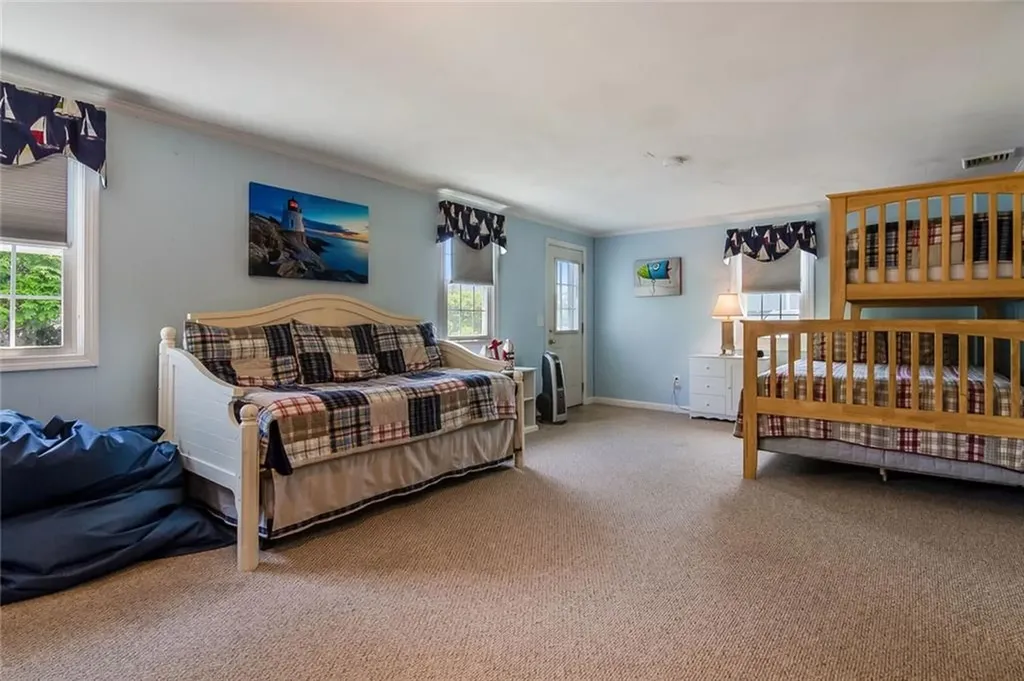 39 Davisville Lane Narragansett RI 02882