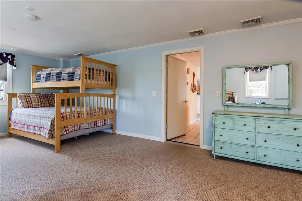 39 Davisville Lane Narragansett RI 02882