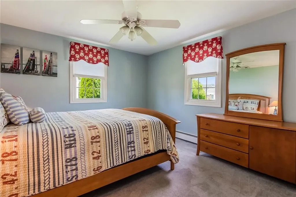 39 Davisville Lane Narragansett RI 02882