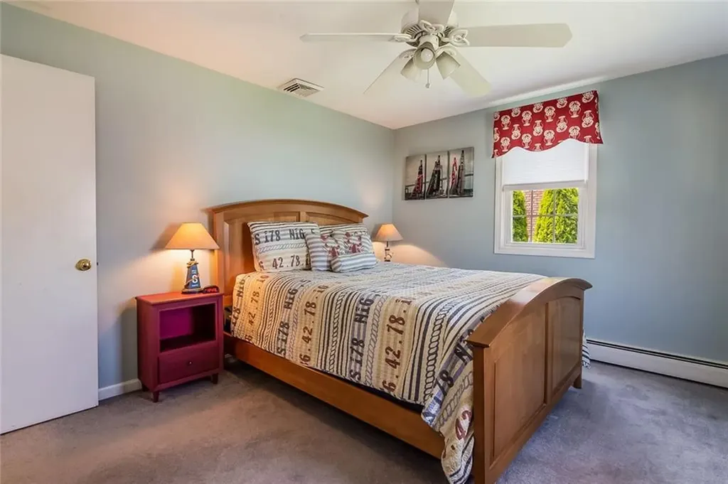 39 Davisville Lane Narragansett RI 02882