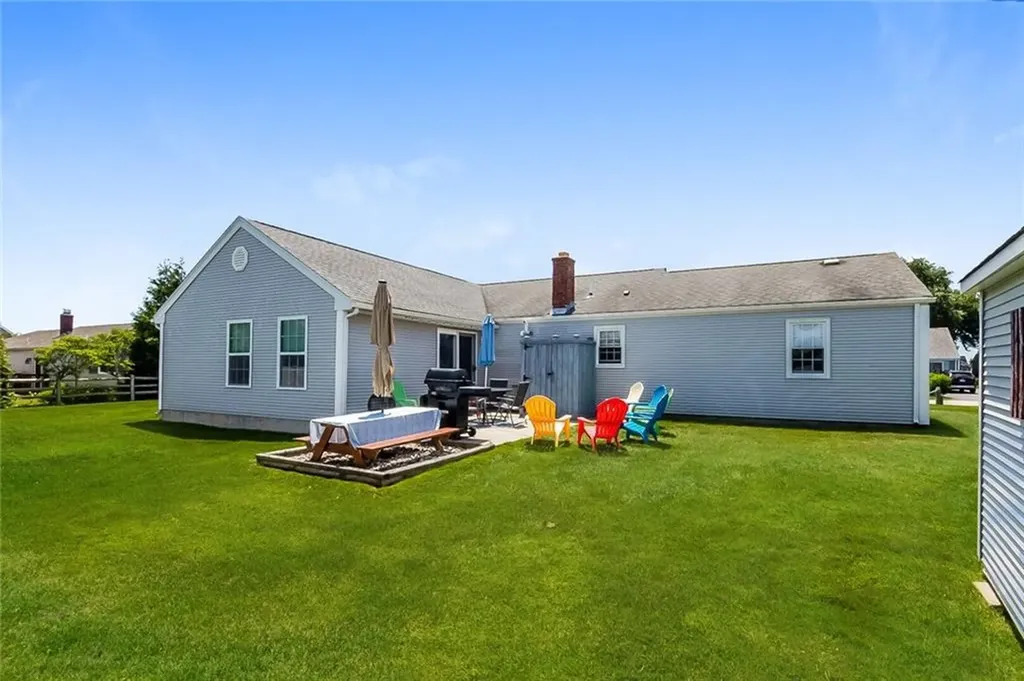 39 Davisville Lane Narragansett RI 02882