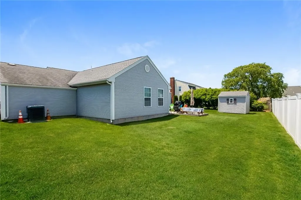 39 Davisville Lane Narragansett RI 02882