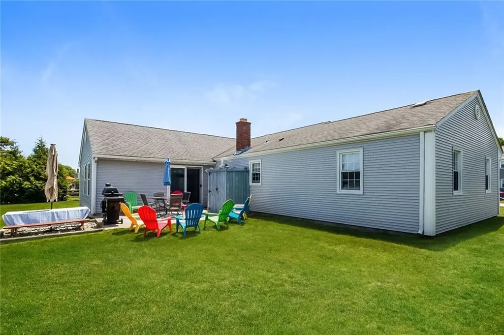 39 Davisville Lane Narragansett RI 02882