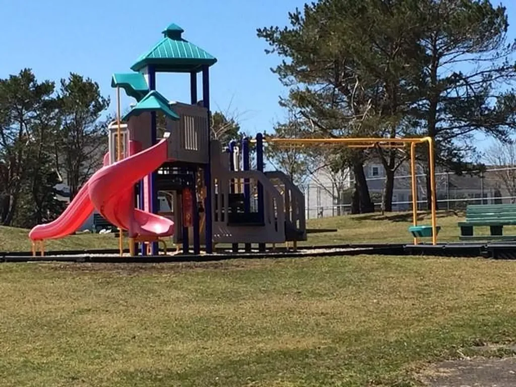 39 Davisville Lane Narragansett RI 02882