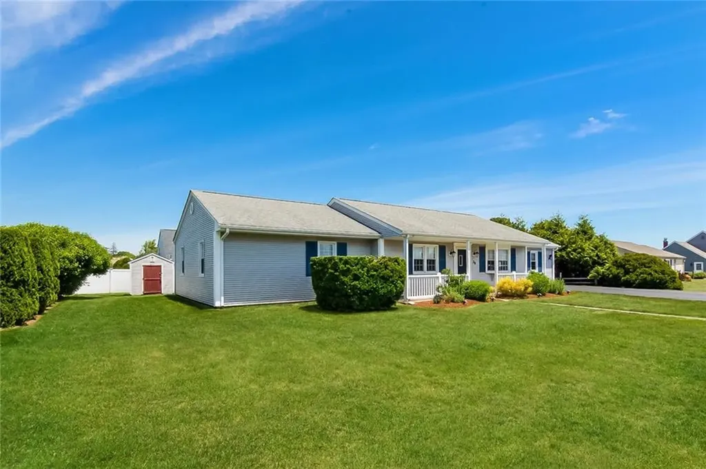 39 Davisville Lane Narragansett RI 02882