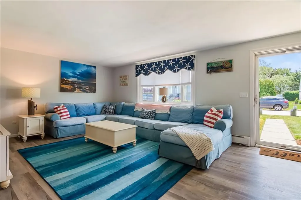 39 Davisville Lane Narragansett RI 02882