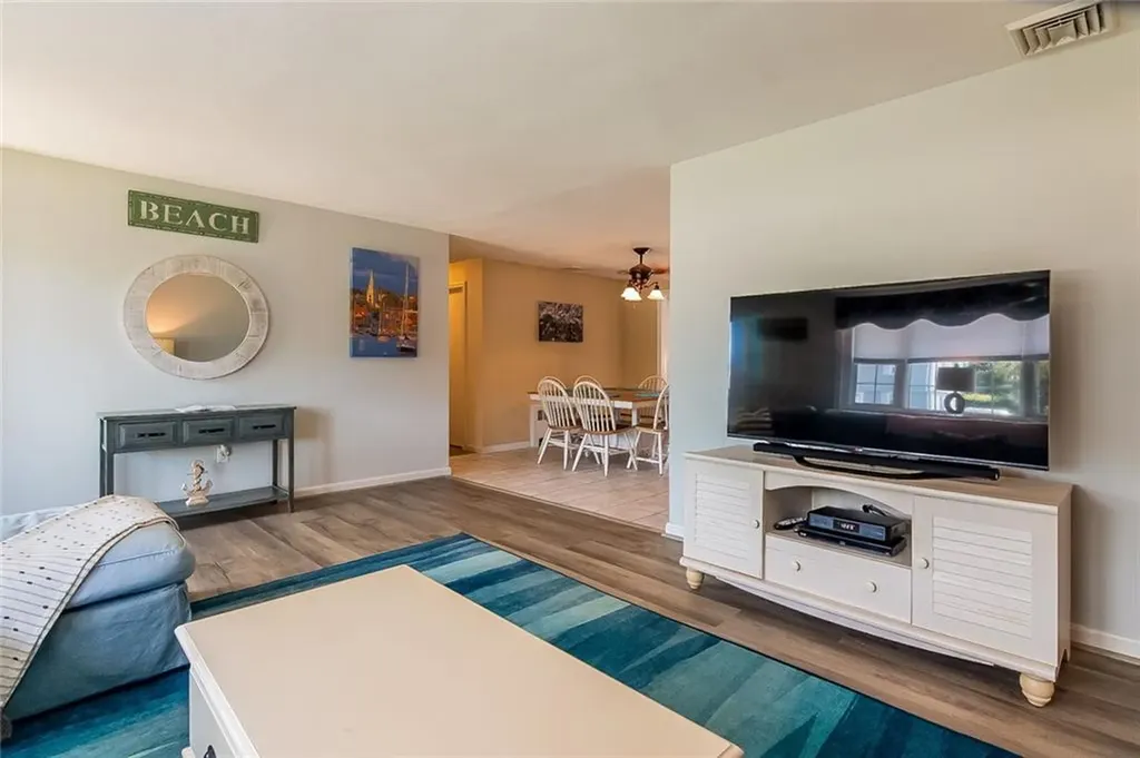 39 Davisville Lane Narragansett RI 02882