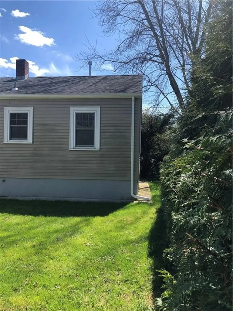 9 Palmer Avenue Warren RI 02885