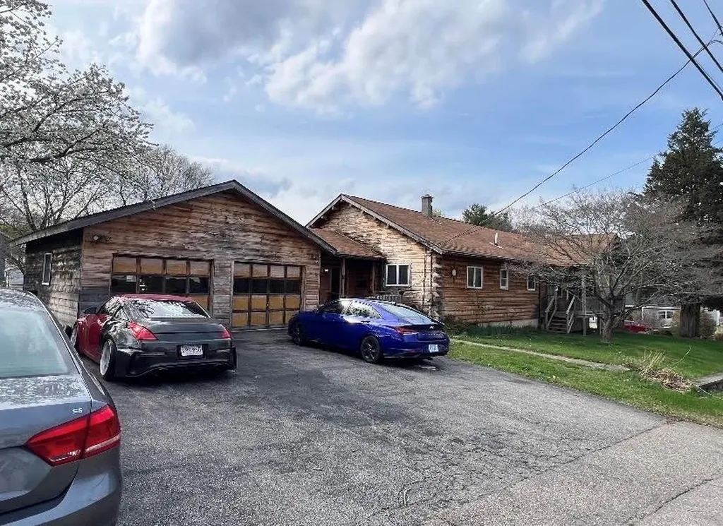 11 Lilac Avenue Woonsocket RI 02895