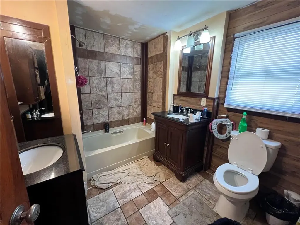 11 Lilac Avenue Woonsocket RI 02895