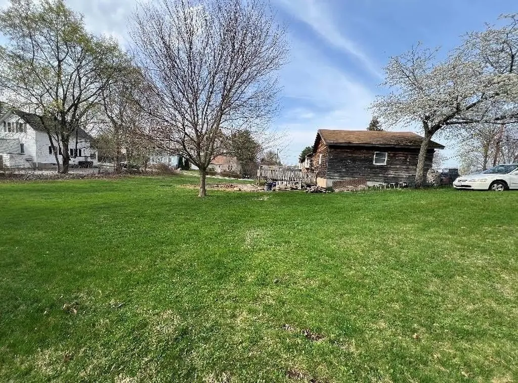 11 Lilac Avenue Woonsocket RI 02895