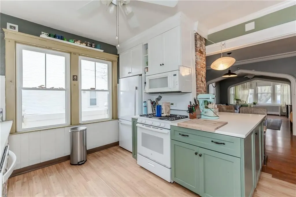 18 Bow Street Cranston RI 02905