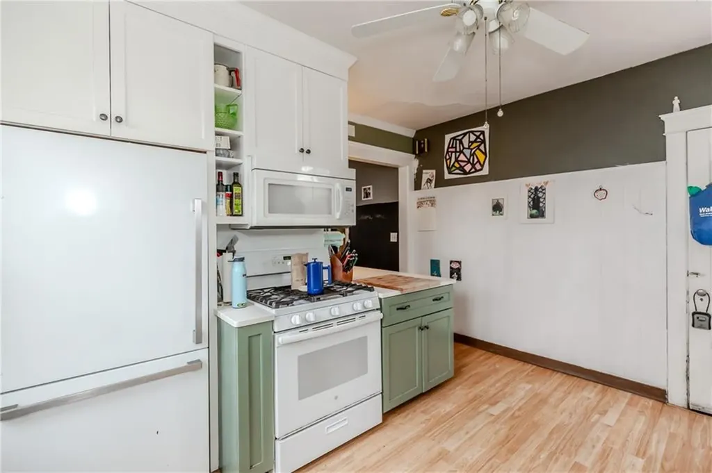 18 Bow Street Cranston RI 02905
