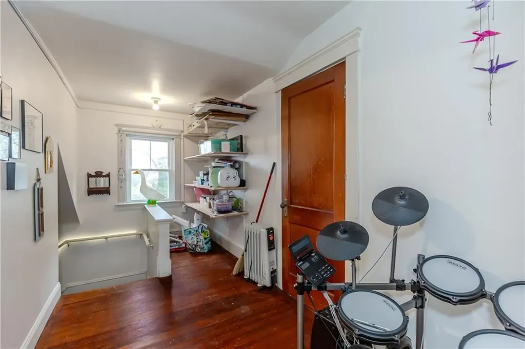 18 Bow Street Cranston RI 02905