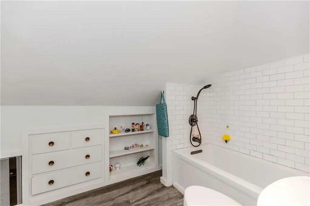 18 Bow Street Cranston RI 02905