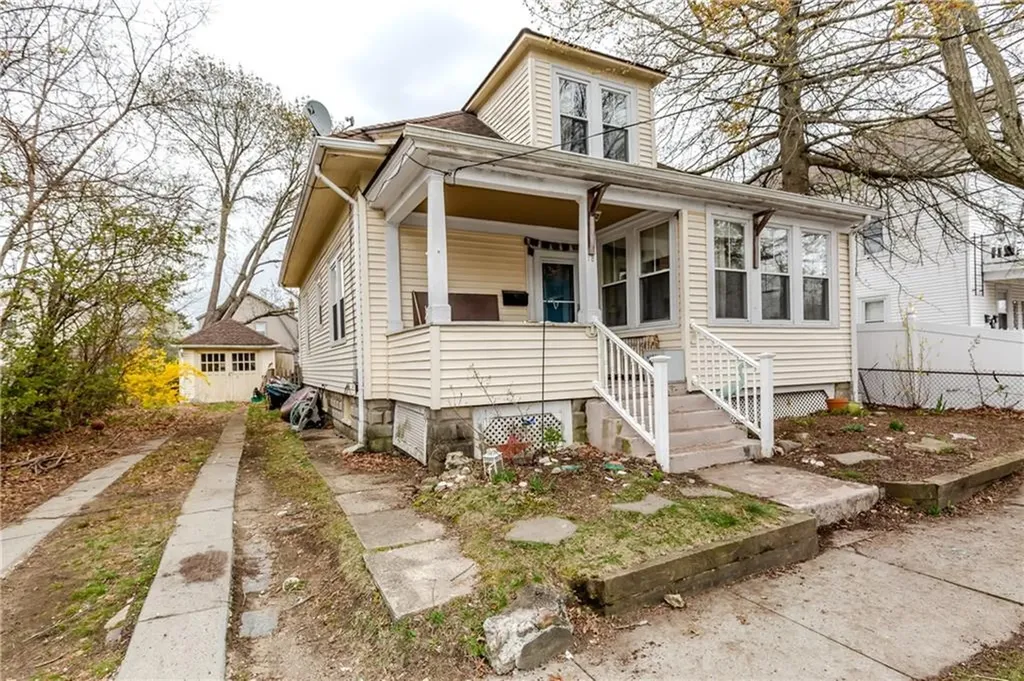 18 Bow Street Cranston RI 02905