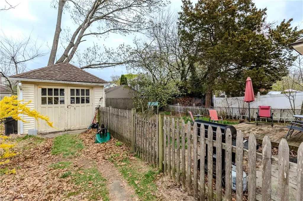 18 Bow Street Cranston RI 02905