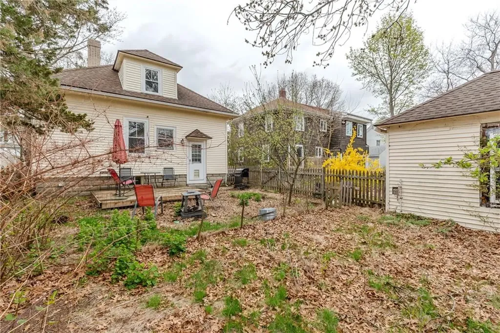 18 Bow Street Cranston RI 02905