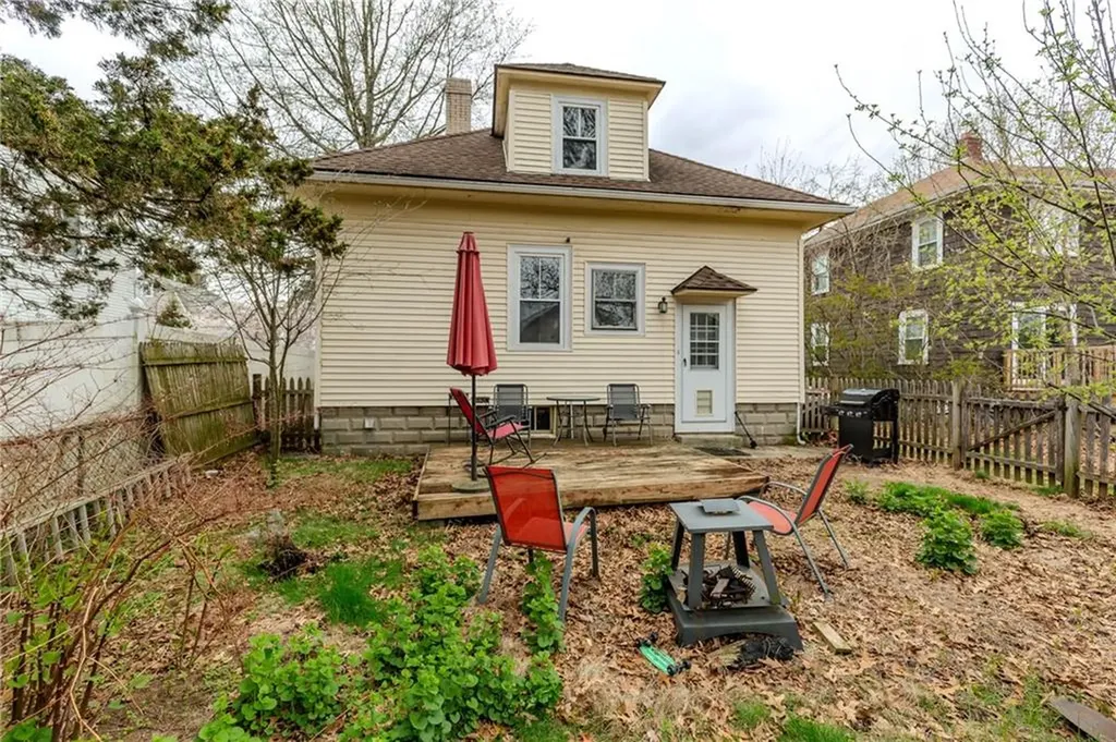18 Bow Street Cranston RI 02905
