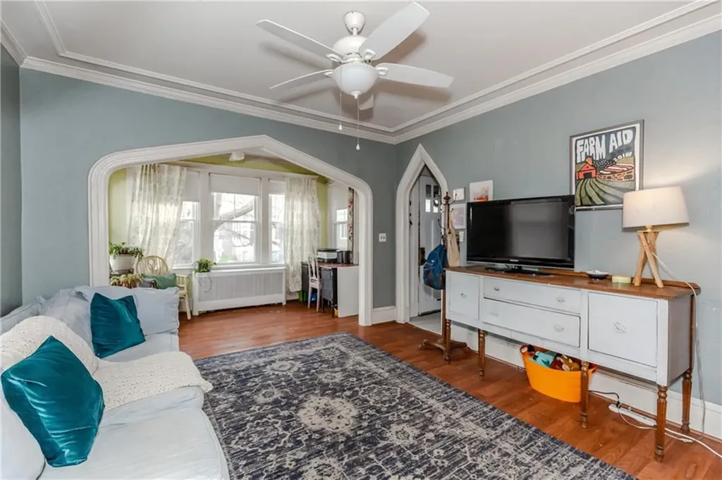 18 Bow Street Cranston RI 02905