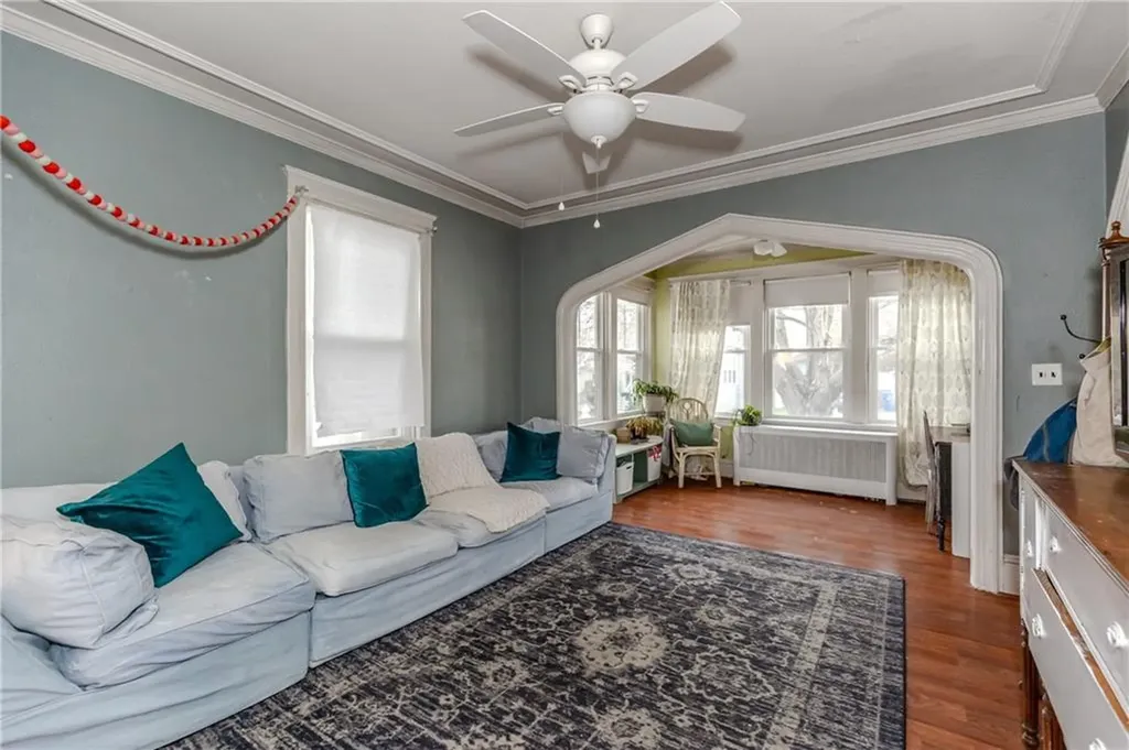 18 Bow Street Cranston RI 02905