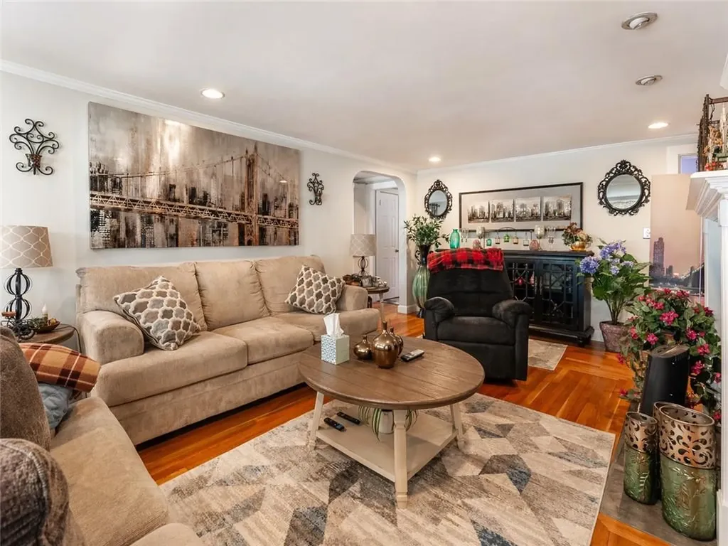 111 Wannamoisett Road East Providence RI 02914