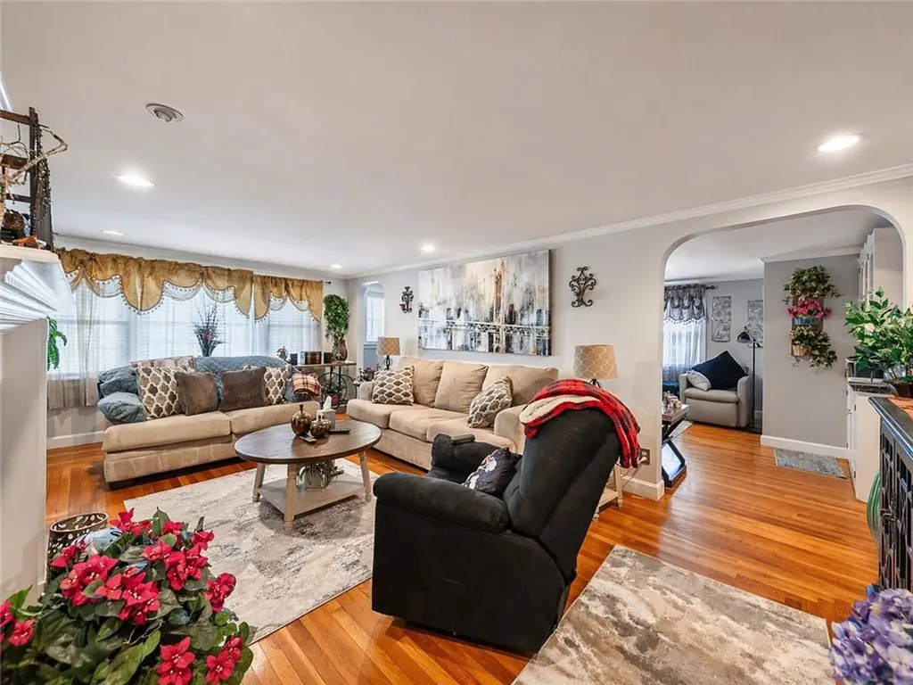 111 Wannamoisett Road East Providence RI 02914