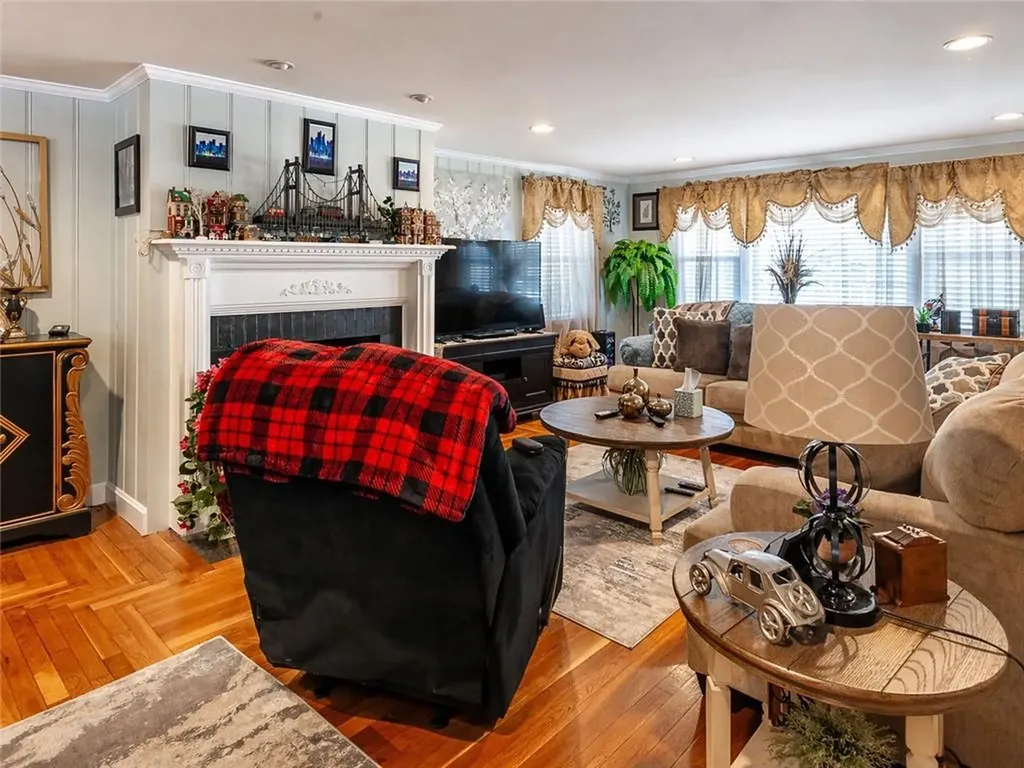 111 Wannamoisett Road East Providence RI 02914