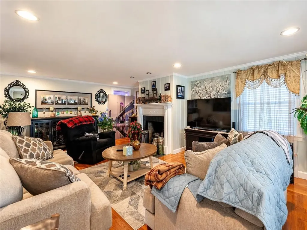 111 Wannamoisett Road East Providence RI 02914