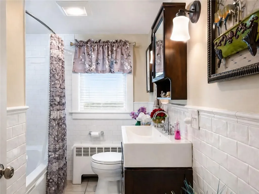 111 Wannamoisett Road East Providence RI 02914