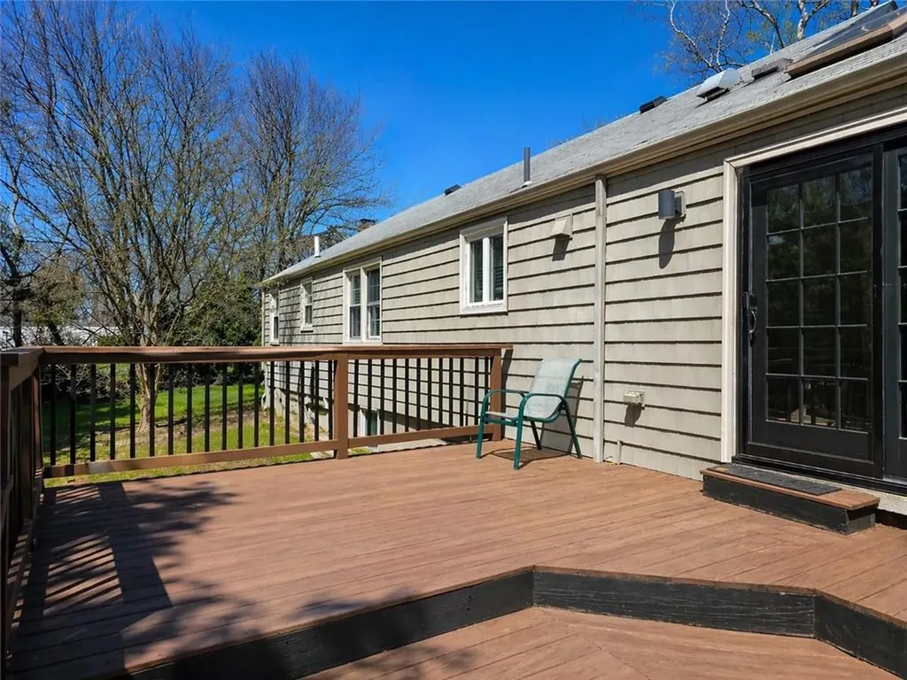 111 Wannamoisett Road East Providence RI 02914