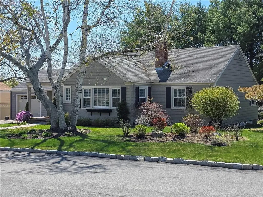111 Wannamoisett Road East Providence RI 02914