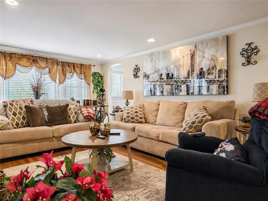 111 Wannamoisett Road East Providence RI 02914