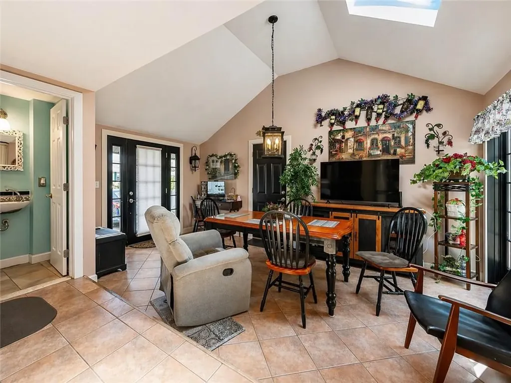 111 Wannamoisett Road East Providence RI 02914